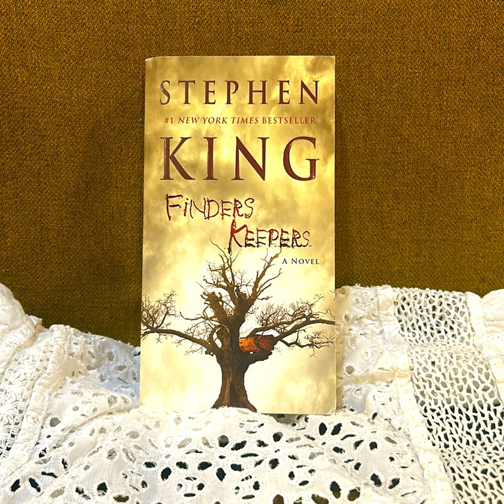 Stephen King Finders Keepers Paperback Book
